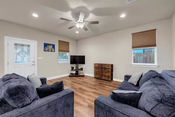 Bertram, TX 78605,904 Central Blvd