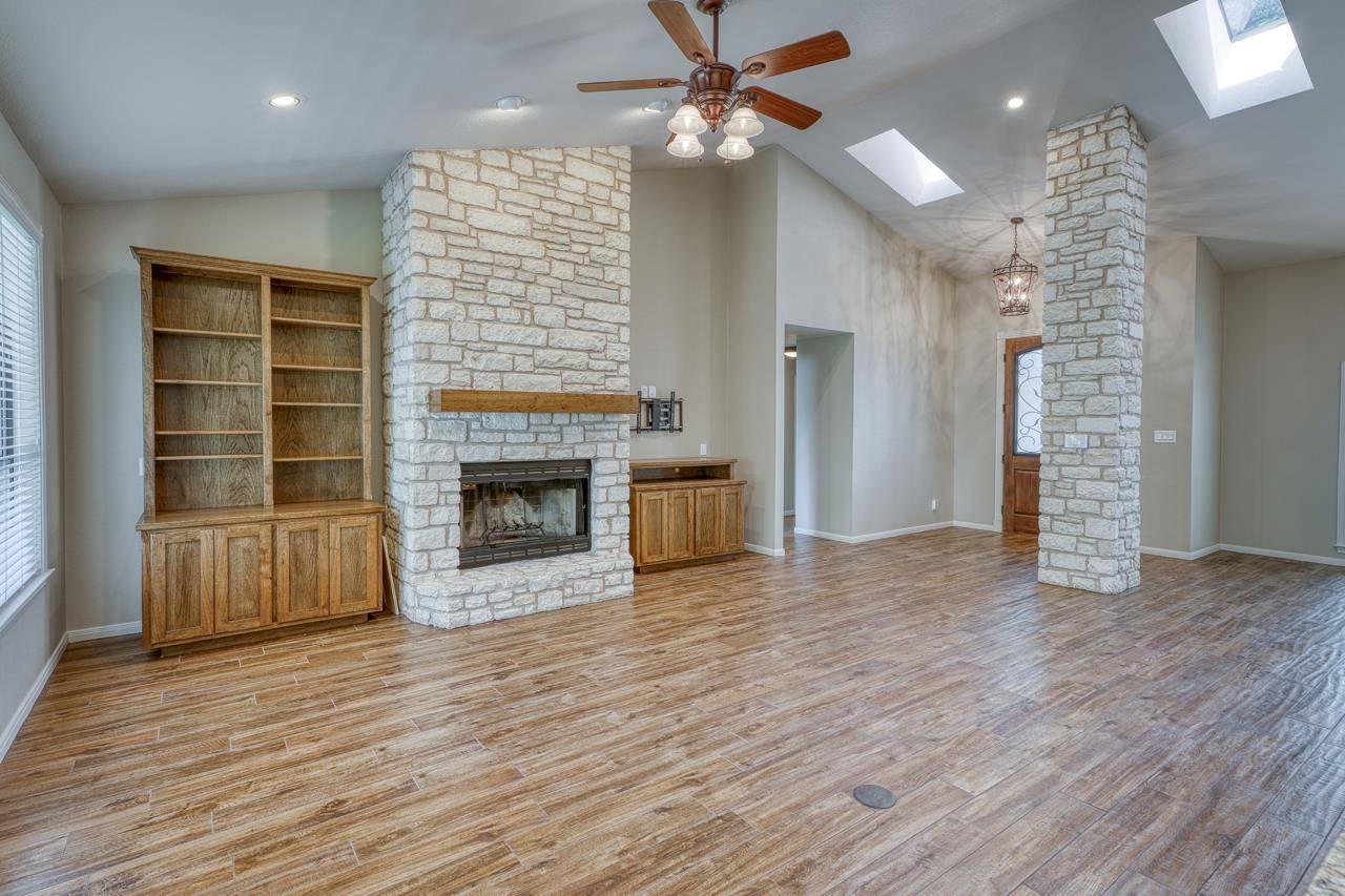 Marble Falls, TX 78654,250 Meadowlakes DR