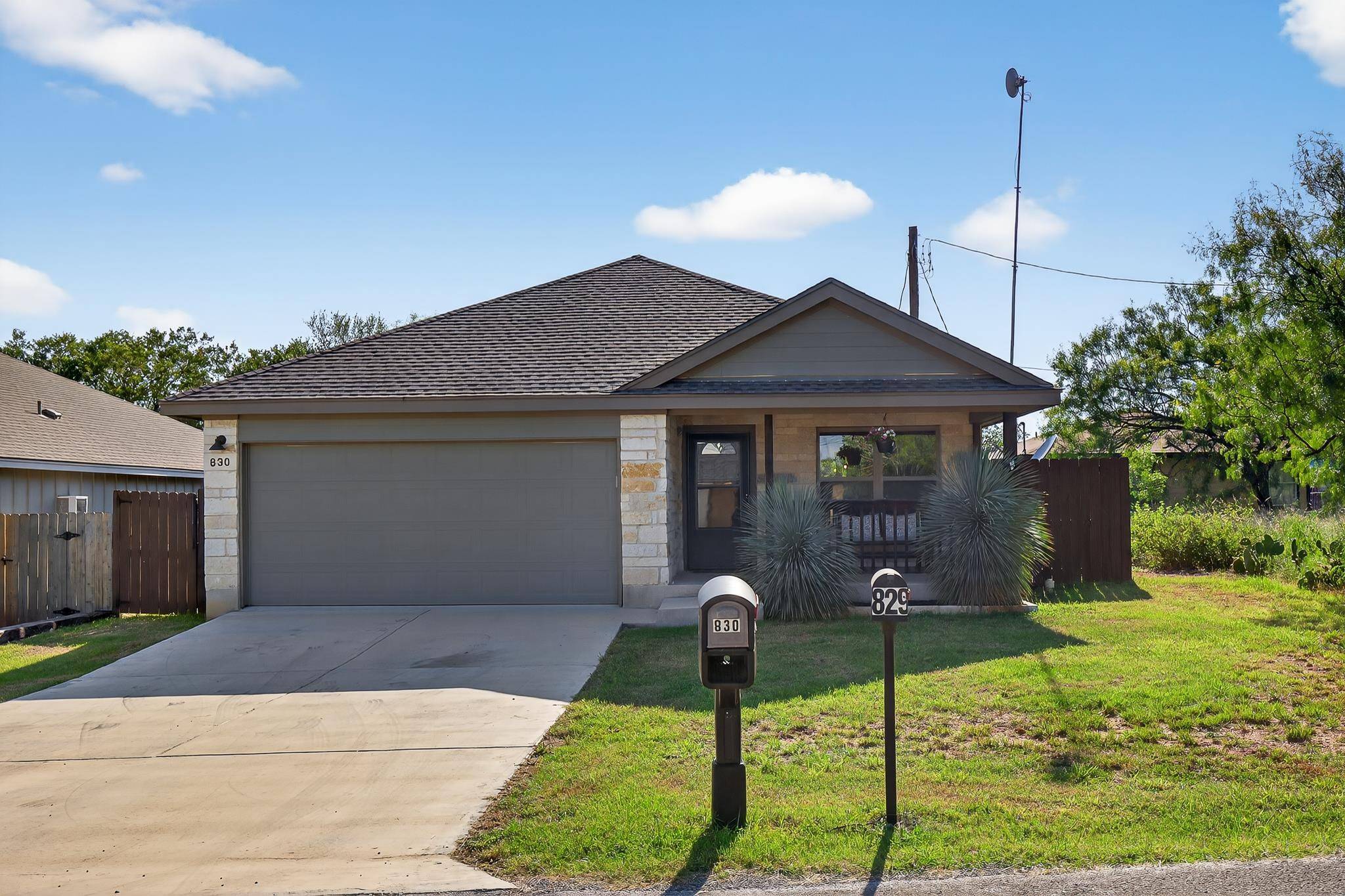830 Cypress Lane, Cottonwood Shores, TX 78654