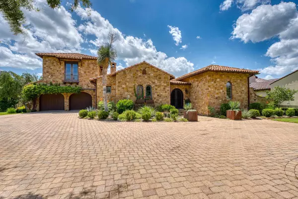 122 Plaza Escondido, Horseshoe Bay, TX 78657