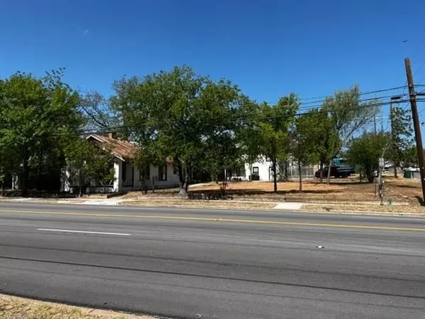 1109 Ford ST, Llano, TX 78643