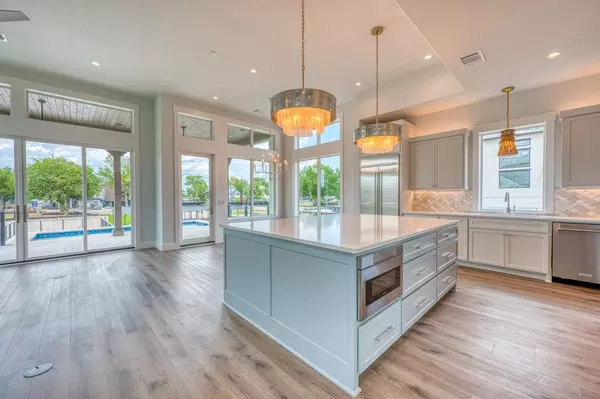 Kingsland, TX 78639,320 Lake ST