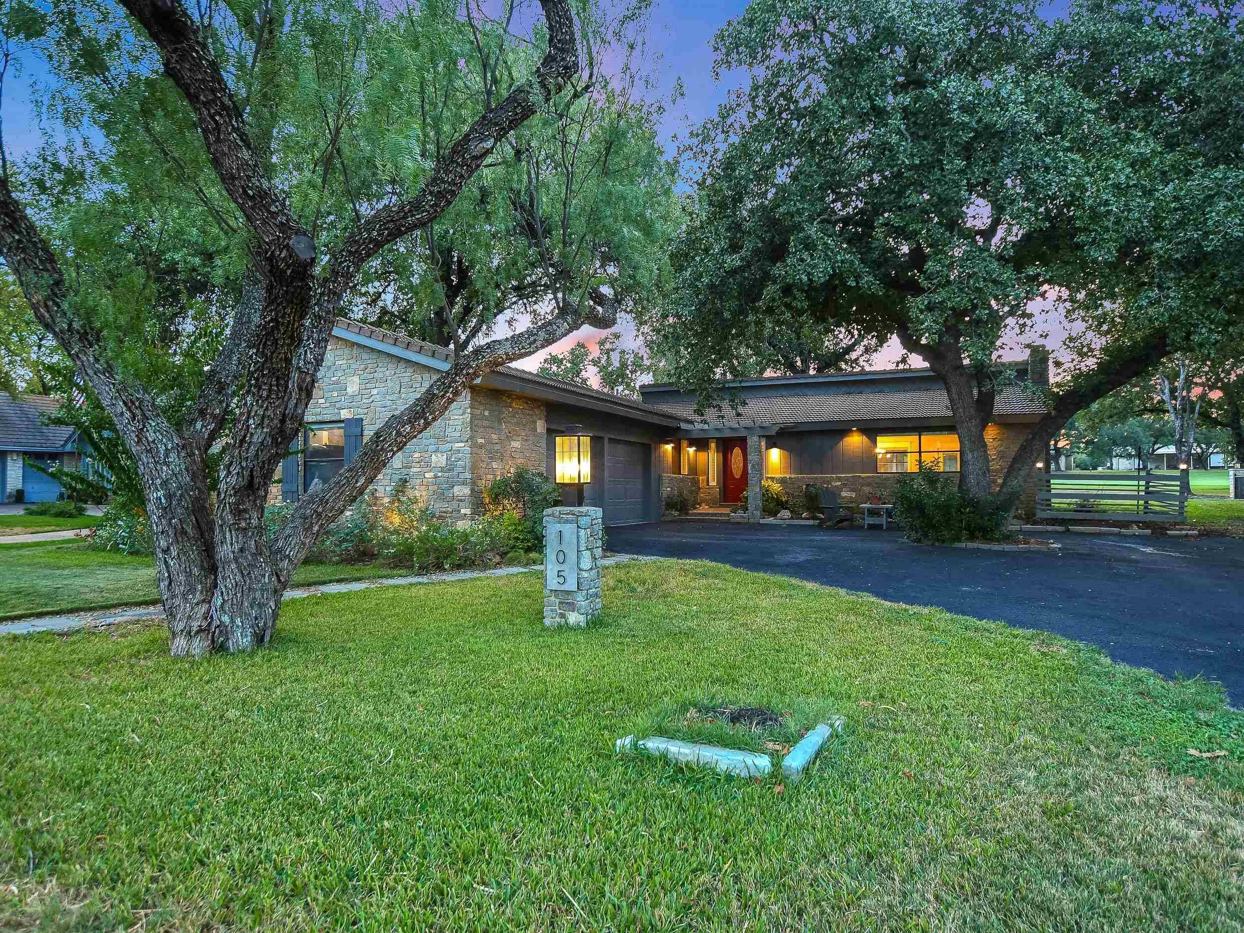 105 Southern Spur, Horseshoe Bay, TX 78657