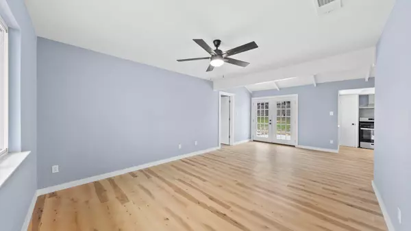 1112 Village Green DR, Austin, TX 78753