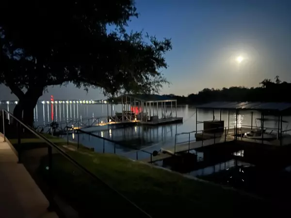 Buchanan Dam, TX 78609,516 Island Lodges