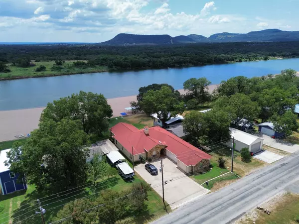 3320 River Oaks DR, Kingsland, TX 78639