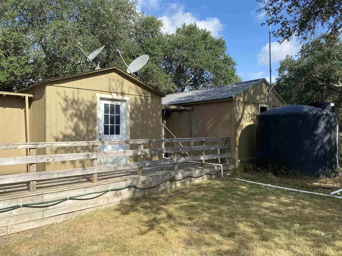 Round Mountain, TX 78663,418 Polvado