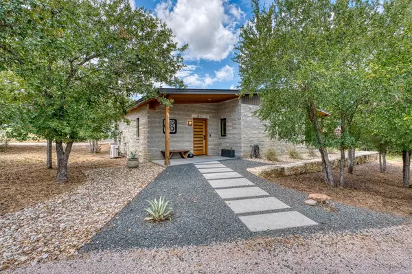 1039 Link, Kingsland, TX 78639