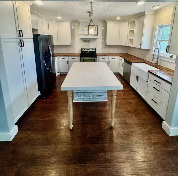 Llano, TX 78643,408 W Luce ST