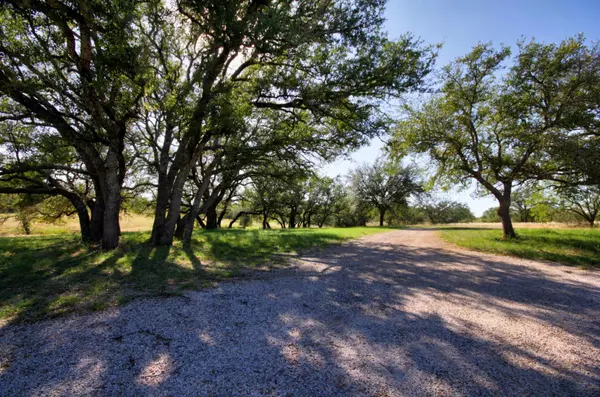 132 Offer Lane, Llano, TX 78643