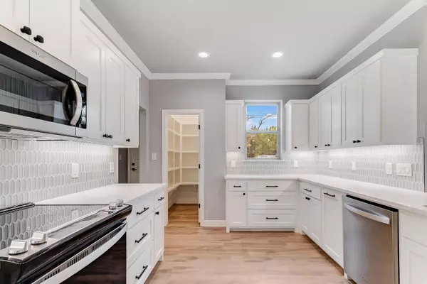 Marble Falls, TX 78654,914 W Oakridge DR