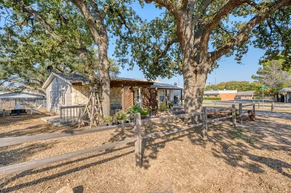 Kingsland, TX 78639,403 South DR