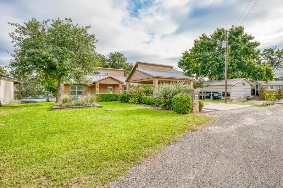 1514 Bluebonnet Lne, Kingsland, TX 78639