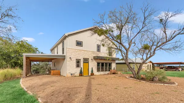 6810 River Oaks DR, Kingsland, TX 78639