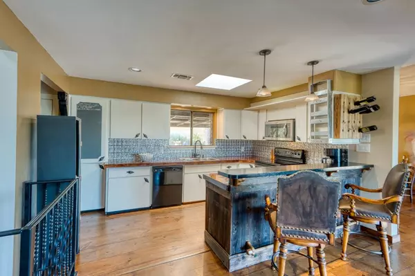 Horseshoe Bay, TX 78657,104 Derringer