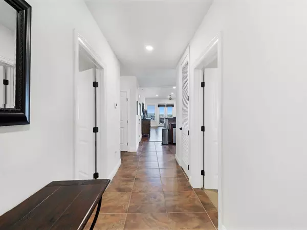 Horseshoe Bay, TX 78657,101 West Bank #43