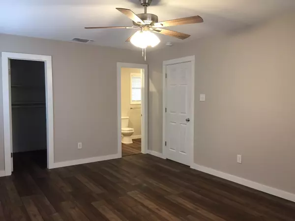 Marble Falls, TX 78654,501 E Oak Ridge