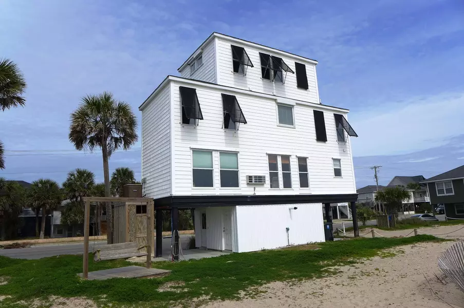 302 Palmetto Blvd, Edisto Beach, SC 29438