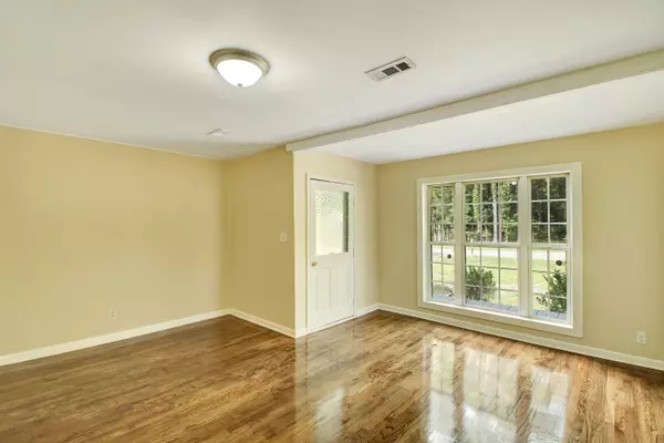 North Charleston, SC 29406,8756 Salamander Rd