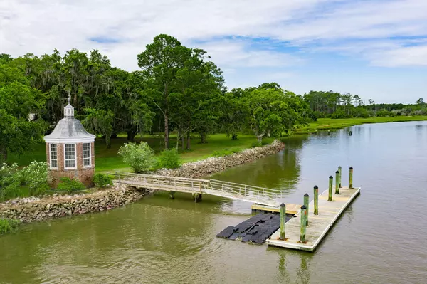 7721 Steamboat Landing Rd, Edisto Island, SC 29438