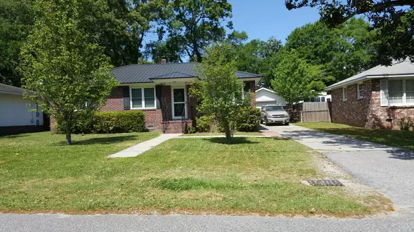 1226 Fort Dr, Hanahan, SC 29410