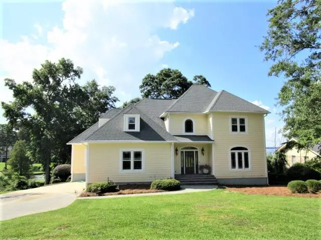 320 Broad River Dr, Santee, SC 29142