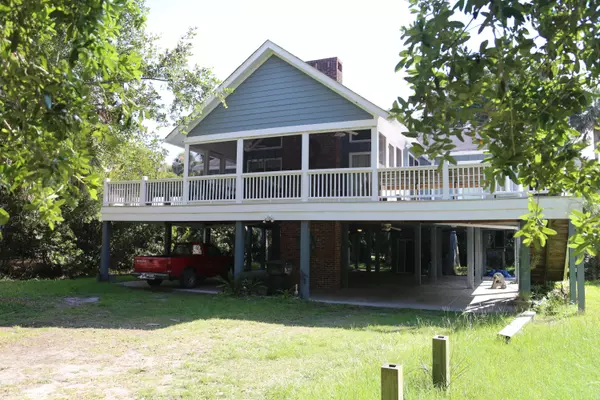 1220 Nancy St, Edisto Island, SC 29438