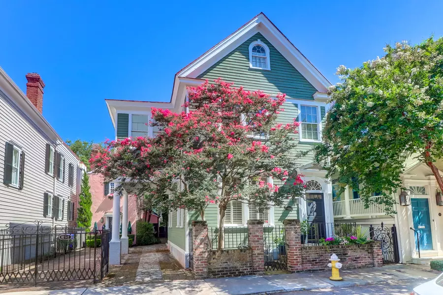 82 Tradd St, Charleston, SC 29401