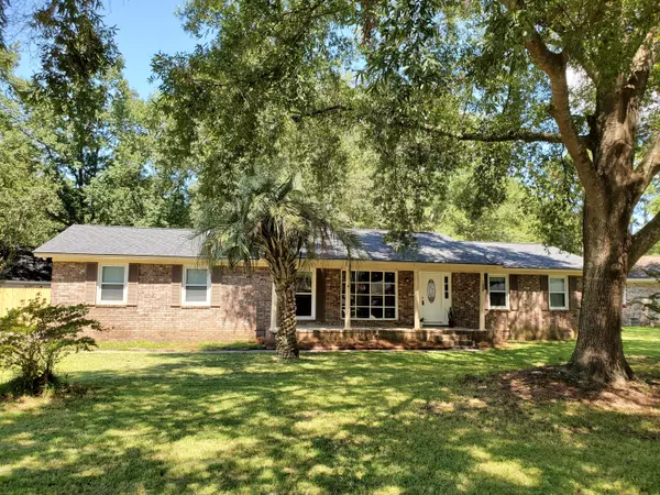 100 Three Iron Dr, Summerville, SC 29483