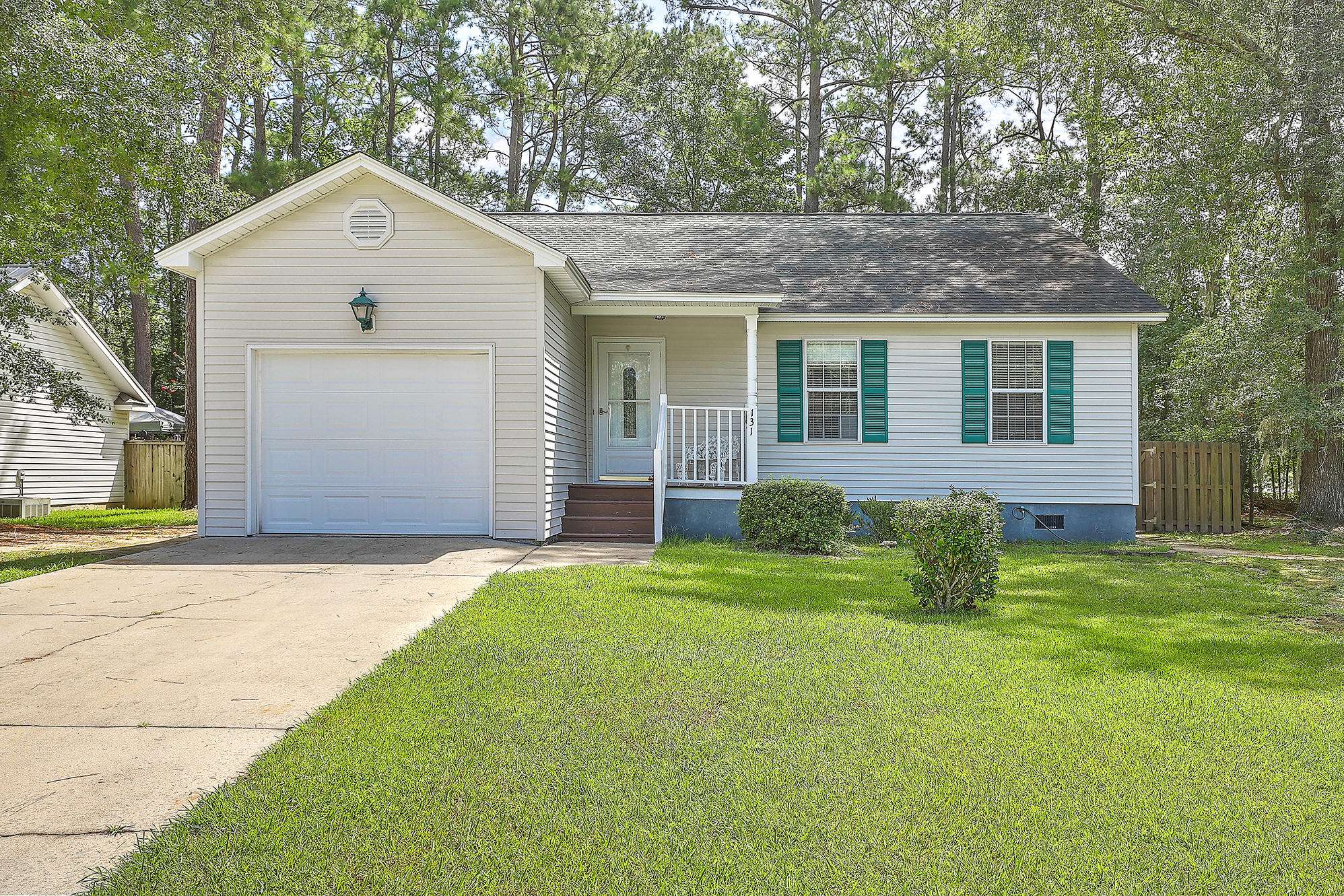 131 Carol Dr, Goose Creek, SC 29445