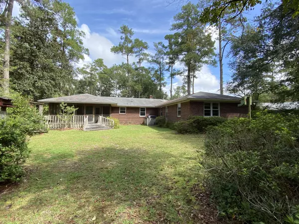 215 Pineland Rd, Walterboro, SC 29488