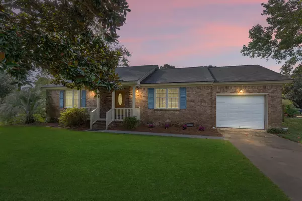 1158 Main Canal Dr, Mount Pleasant, SC 29464