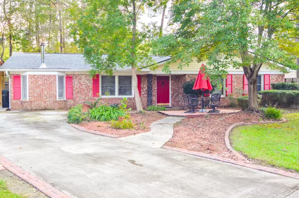 2 Dogwood Cir, Goose Creek, SC 29445