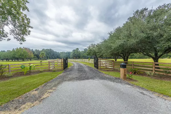 219 Mill St, Harleyville, SC 29448