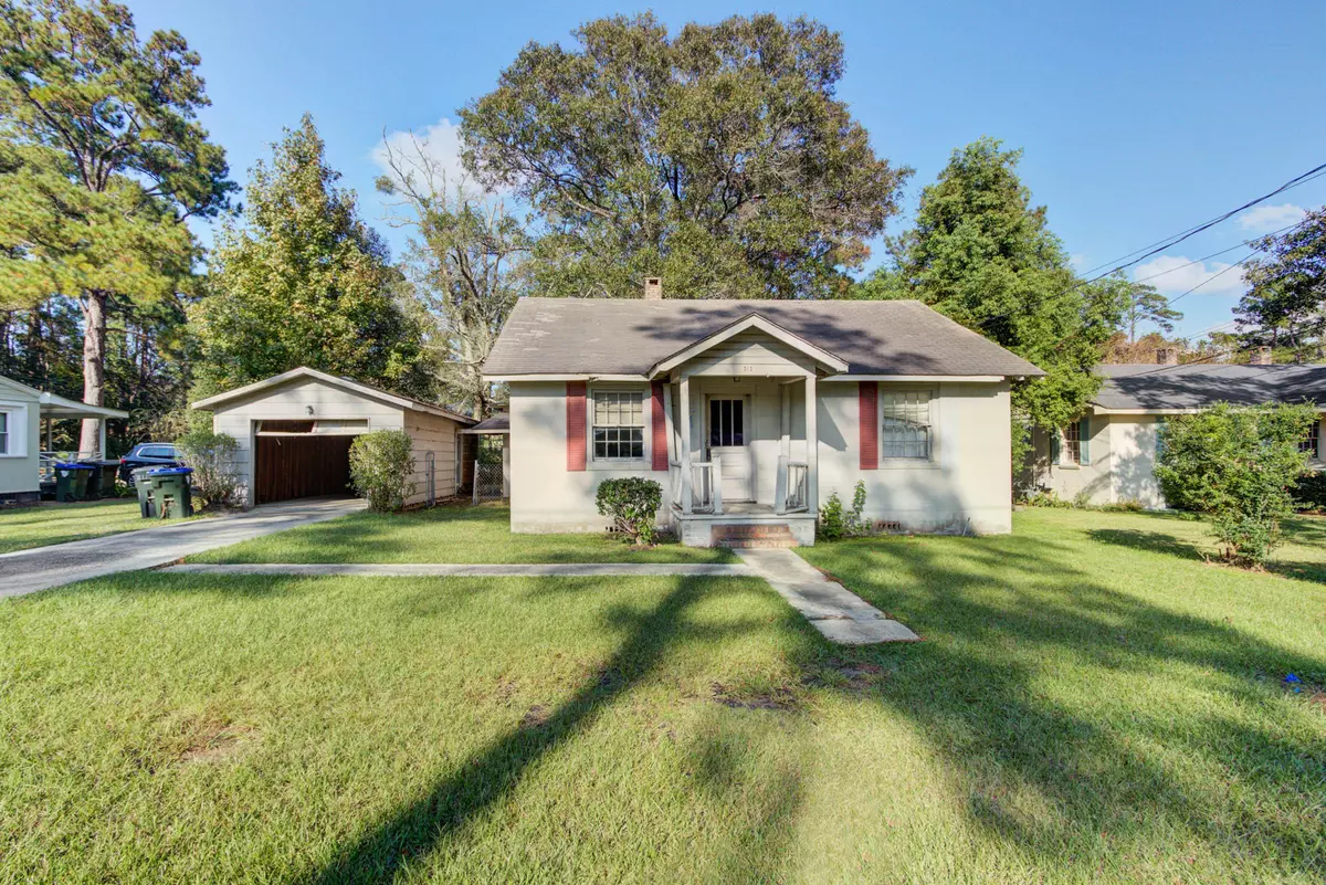Summerville, SC 29483,313 W 4th North St