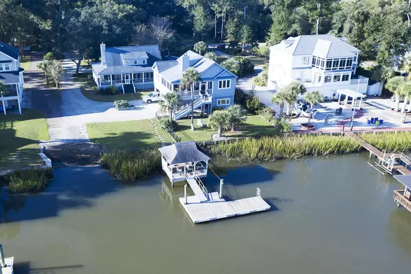 8897 Palmetto Rd, Edisto Island, SC 29438