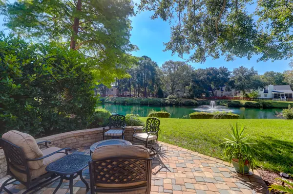 654 Majestic Oaks Dr, Charleston, SC 29412