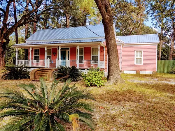 137 Sanders St, Walterboro, SC 29488