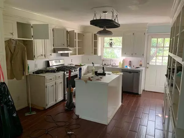 Manning, SC 29102,221 Glenwood Dr