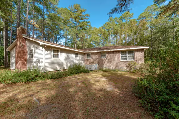 Walterboro, SC 29488,109 S Woodland