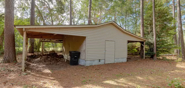 Walterboro, SC 29488,109 S Woodland