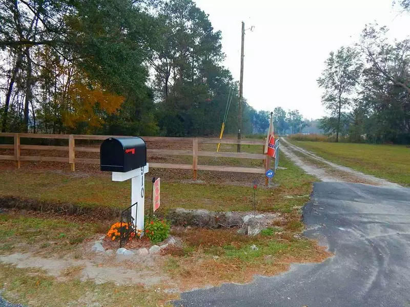 910 Bachelor Hill Rd, Walterboro, SC 29488