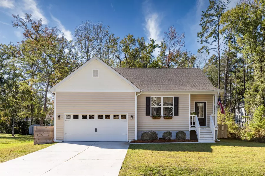 1990 Kay St, Johns Island, SC 29455