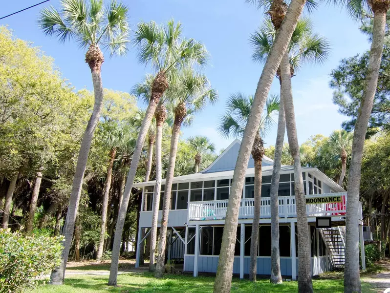 1107 Nancy St, Edisto Beach, SC 29438