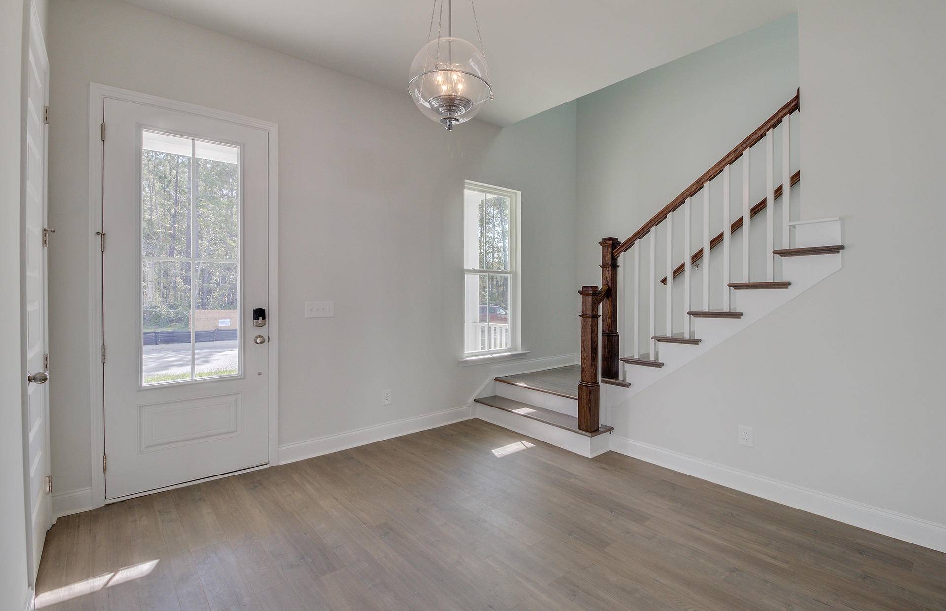Summerville, SC 29483,511 North Commodore Way