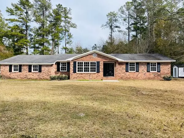 45 Gooding St, Varnville, SC 29944