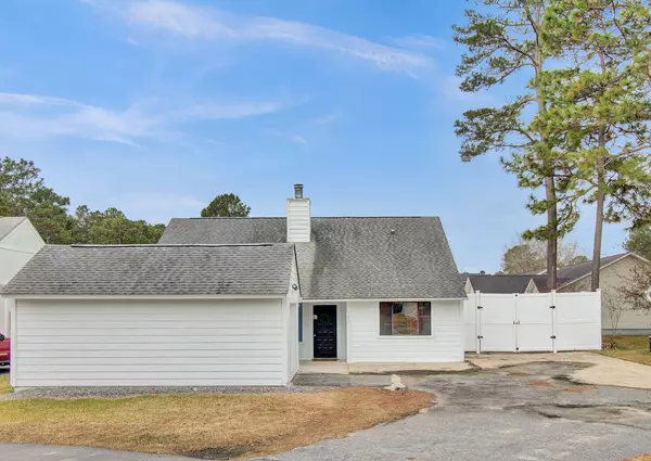 107 Photinia Ct, Summerville, SC 29483