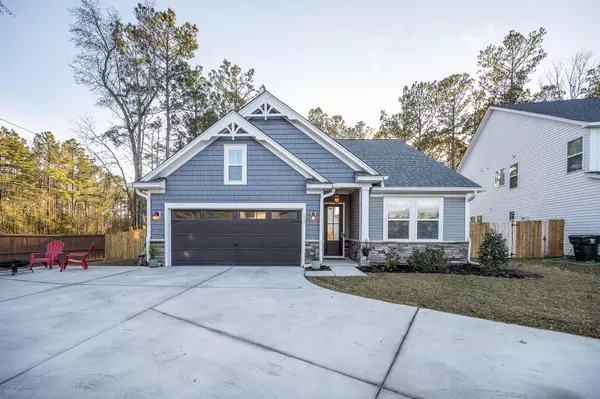 225 Whirlaway Dr, Moncks Corner, SC 29461