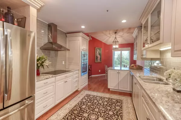 670 Harbor Creek Pl, Charleston, SC 29412