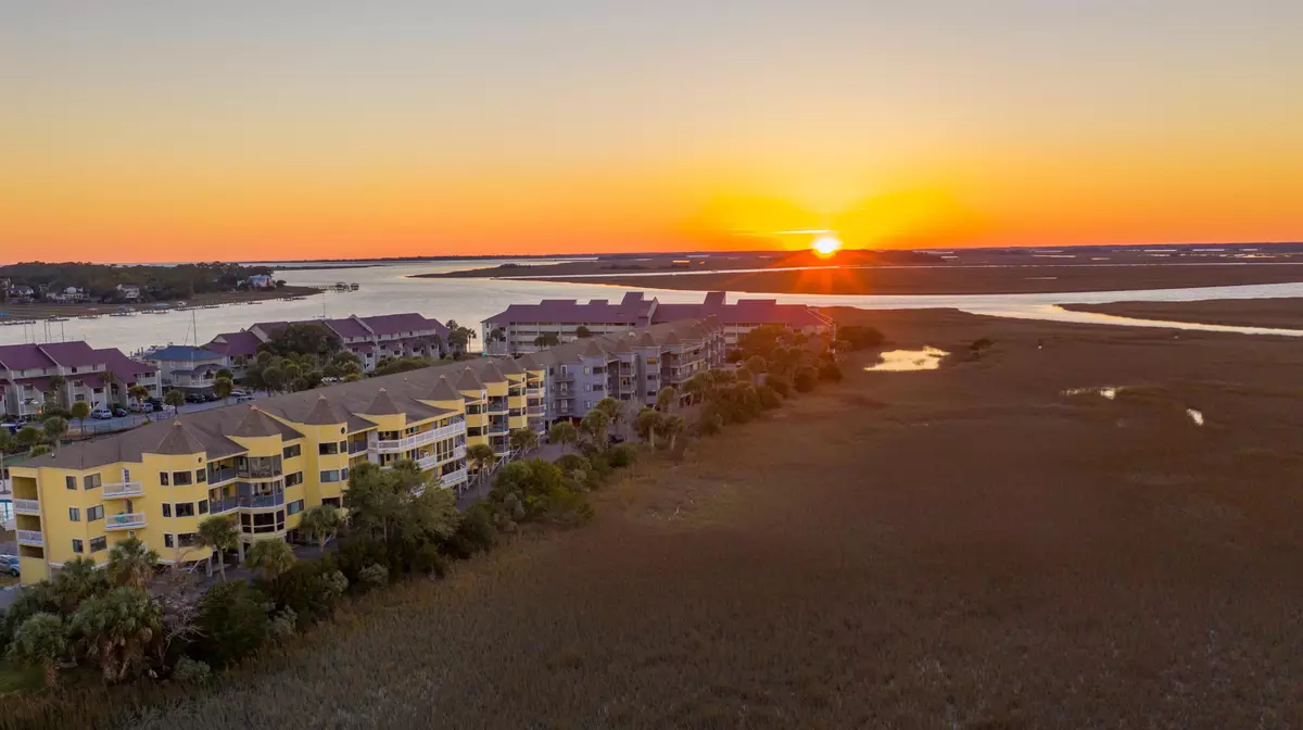 Folly Beach, SC 29439,166 W Mariners Cay Dr